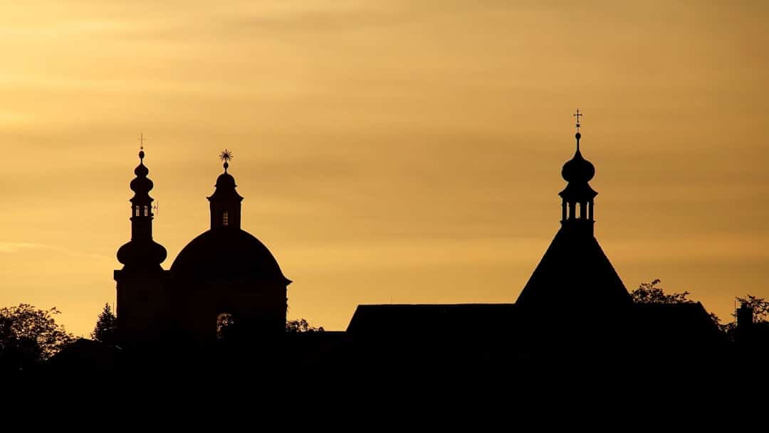 découvrez l'architecture, l'histoire et la spiritualité des églises à travers le monde. explorez les trésors culturels, les traditions religieuses et les événements uniques qui font des églises un symbole d'héritage et de communauté.