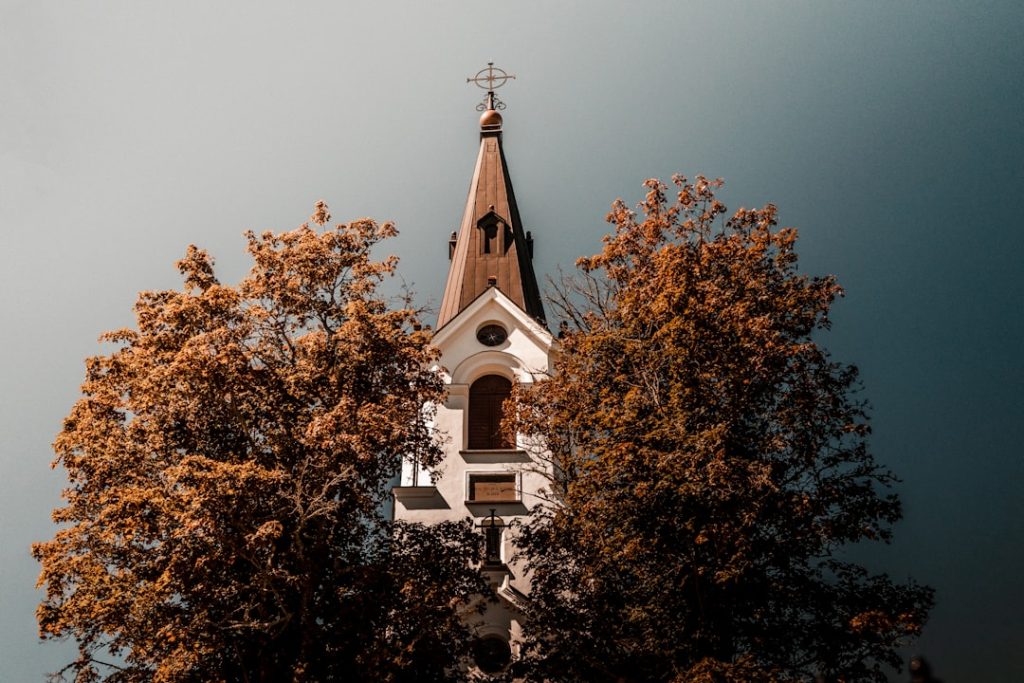 découvrez l'histoire et l'architecture des églises à travers le monde. une exploration captivante des lieux de culte, de leur signification religieuse et de leur impact culturel.