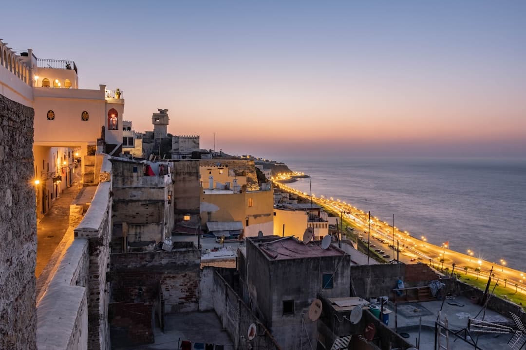 découvrez les villes côtières, véritables joyaux océaniques, où la beauté des paysages marins rencontre une riche culture locale. explorez des destinations balnéaires fascinantes, des activités nautiques excitantes et une gastronomie délicieuse. parfait pour les amateurs de plages, d'aventures et de détente.