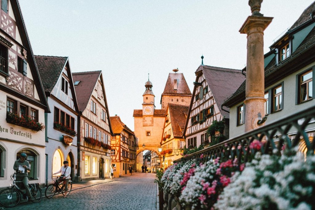 explorez l'allemagne, un pays riche en histoire, culture et paysages variés. découvrez ses villes emblématiques, sa gastronomie savoureuse et ses traditions uniques. partez à l'aventure à travers ses châteaux majestueux et ses magnifiques paysages naturels.