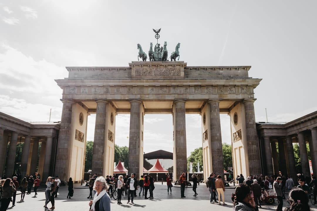 découvrez l'allemagne, un pays riche en histoire, culture et innovation. explorez ses villes vibrantes, sa gastronomie savoureuse et ses paysages spectaculaires. plongez dans la diversité allemande et planifiez votre prochain voyage.