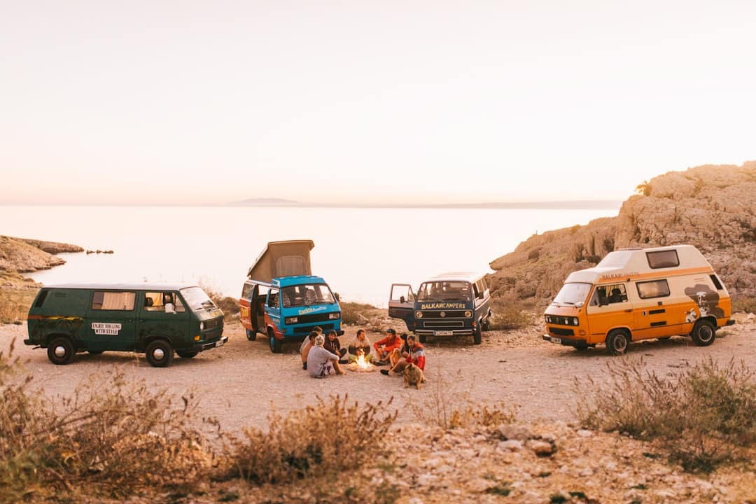 découvrez l'aventure ultime avec notre guide sur les road trips : des itinéraires époustouflants, des conseils pratiques et des astuces pour explorer les routes de france et au-delà. préparez-vous à vivre une expérience inoubliable sur la route!