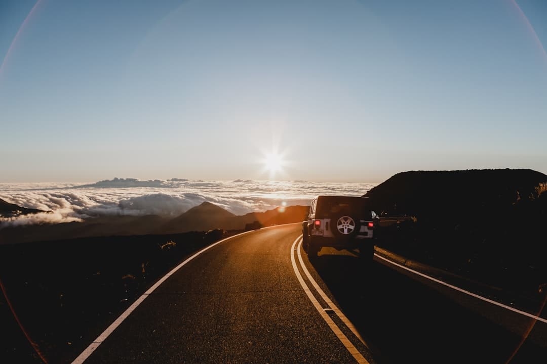 découvrez l'aventure ultime avec notre guide sur le road trip ! explorez des paysages à couper le souffle, des itinéraires uniques et des astuces pratiques pour réussir votre voyage sur la route. préparez-vous à vivre des moments inoubliables en parcourant les plus belles routes de france et au-delà.