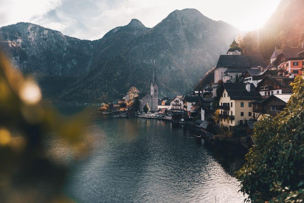 découvrez l'autriche, un pays riche en culture, paysages magnifiques et histoire fascinante. explorez ses charmantes villes, sa gastronomie savoureuse et ses montagnes majestueuses, pour une aventure inoubliable au cœur de l'europe.