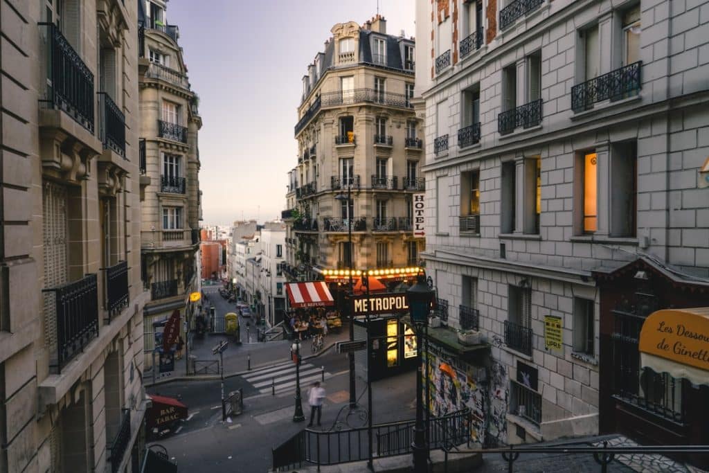 découvrez l'europe, un continent riche en diversité culturelle, historique et géographique. explorez ses magnifiques paysages, sa gastronomie variée et ses villes emblématiques qui attirent des millions de visiteurs chaque année.