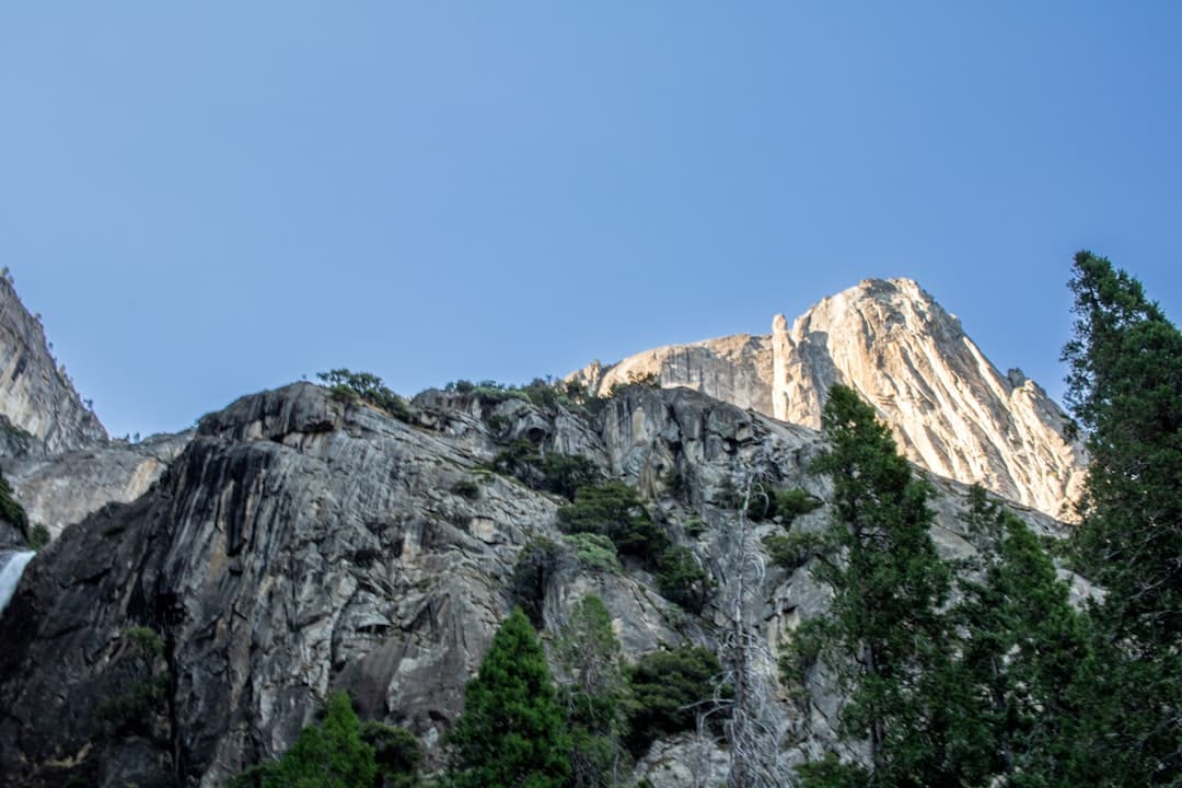découvrez des randonnées spectaculaires à travers des paysages à couper le souffle. que vous soyez débutant ou expert, trouvez le sentier parfait pour votre prochaine aventure en pleine nature.