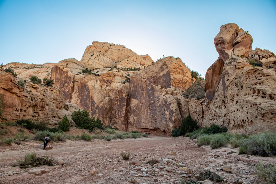 découvrez des sentiers de randonnée exceptionnels pour tous les niveaux. éveillez votre esprit d'aventure en explorant des paysages variés, des montagnes majestueuses aux forêts verdoyantes. partez à la conquête de la nature et vivez des expériences inoubliables lors de vos excursions.