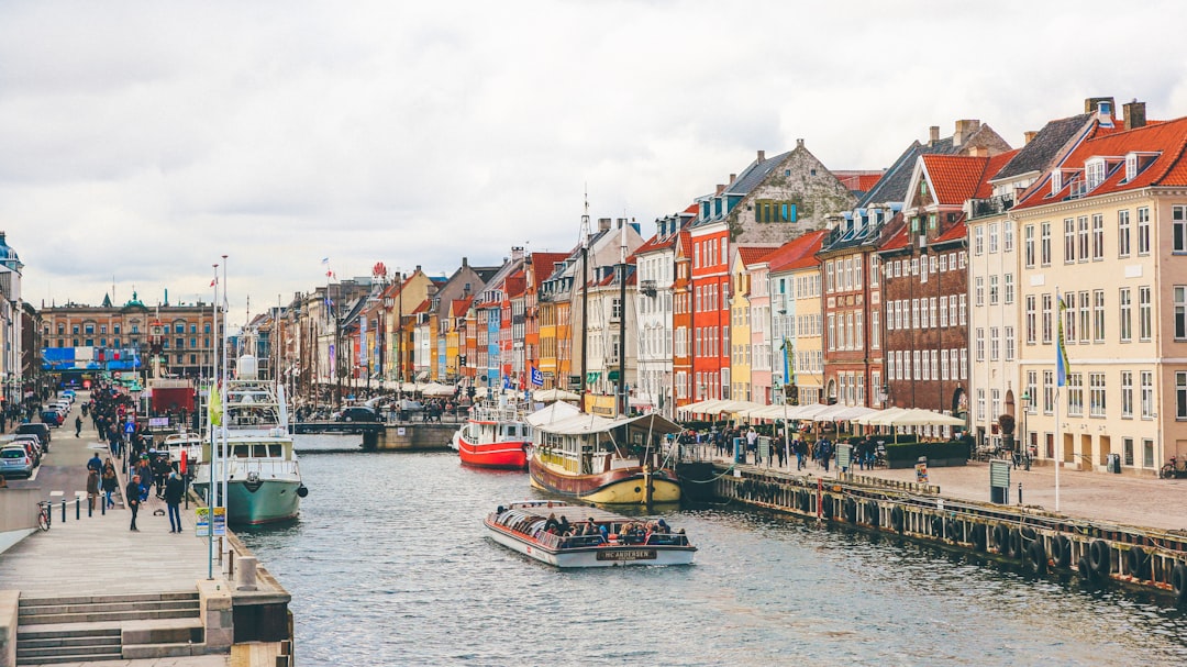 découvrez les enjeux du tourisme de masse, ses impacts sur l'environnement et les cultures locales, ainsi que les alternatives durables pour un voyage éthique et responsable.