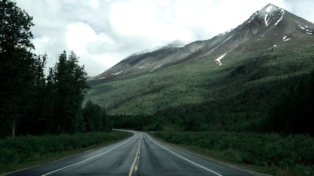 découvrez l'adrénaline des road trips à travers des paysages époustouflants. explorez des itinéraires incontournables, des conseils pour préparer votre aventure et les meilleures destinations à visiter pour vivre des moments inoubliables sur la route.