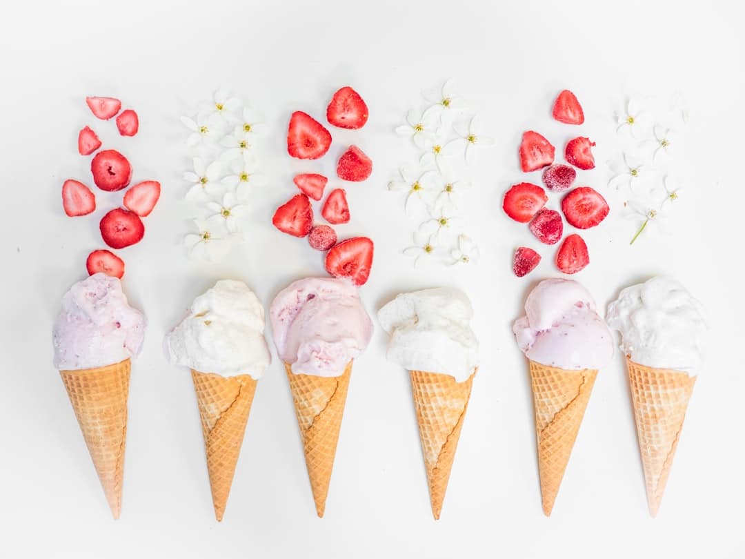 découvrez notre sélection de délicieuses glaces artisanales, fabriquées à partir des meilleurs ingrédients. un savoureux voyage au cœur des saveurs, parfait pour se rafraîchir et se faire plaisir.