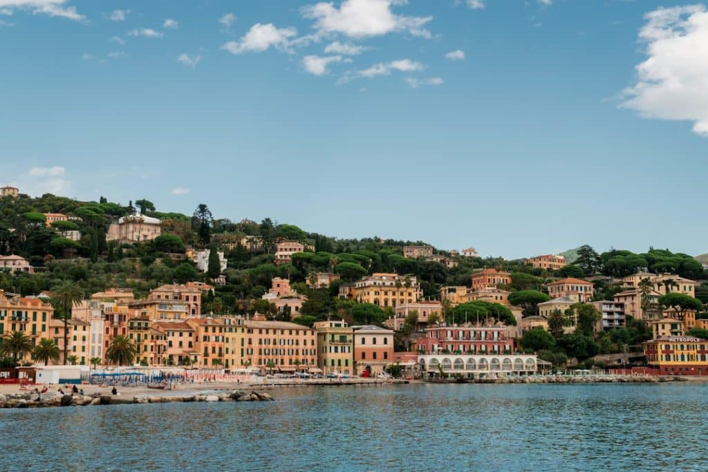 découvrez les meilleures destinations de vacances à travers le monde. que vous recherchiez des plages paradisiaques, des montagnes majestueuses ou des villes enrichissantes, trouvez l'inspiration pour votre prochain voyage.