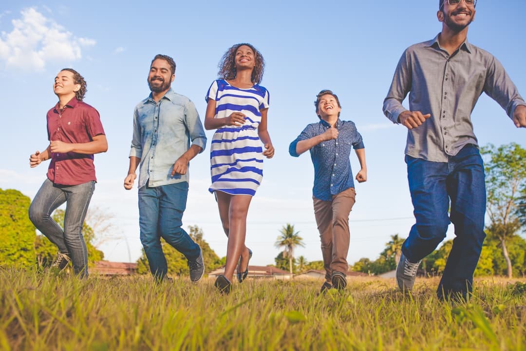découvrez les bienfaits de la marche, une activité naturelle et accessible à tous. explorez des conseils pratiques pour intégrer la marche dans votre quotidien et profiter d'une meilleure santé physique et mentale.