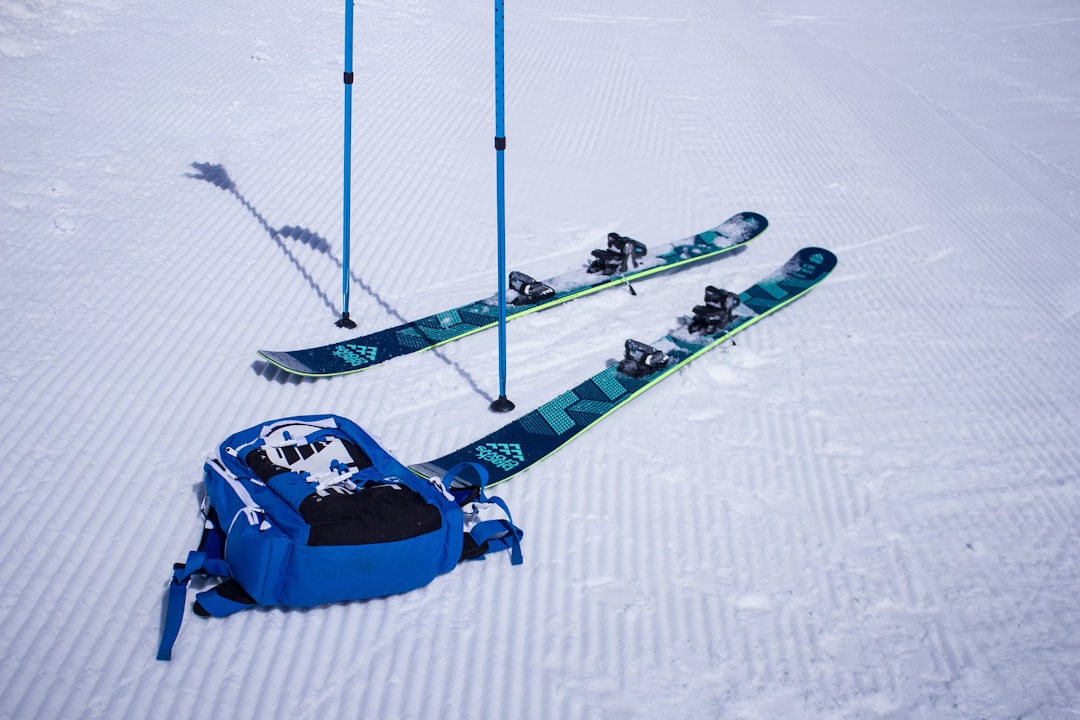 découvrez les coûts du ski : tarifs des forfaits, locations d'équipement, hébergement et conseils pour économiser lors de votre séjour au ski.