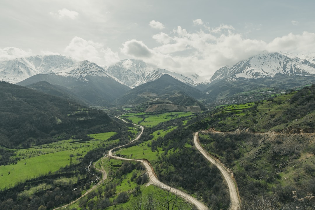 découvrez l'arménie, un pays riche en histoire, culture et paysages magnifiques, entre montagnes majestueuses et patrimoine unique.